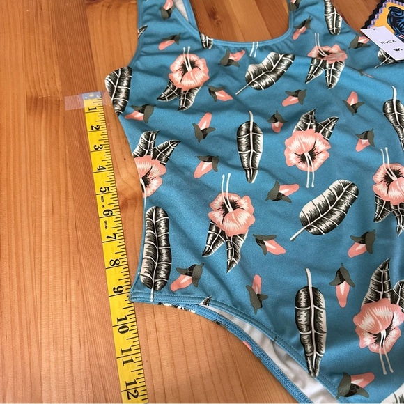 RVCA South Swell Pelletier One Piece Swimsuit Sz L NWT - Picture 7 of 14